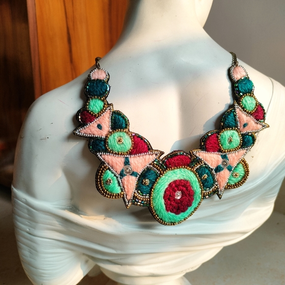 JW Accessories Jewelry - Unique Multicolour Statement Necklace
